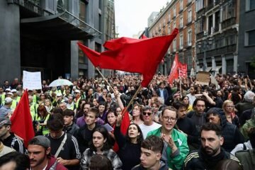 «Vergüenza, vergüenza»: centenares de manifestantes protestan frente al Congreso tras el rechazo a los decretos de vivienda