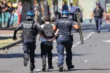 Dos detenidos por el linchamiento a un policía durante las protestas estudiantiles en Francia