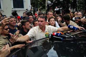 Flávio Bolsonaro supera a Lula en los primeros resultados de las elecciones en Brasil