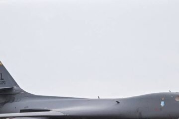 Estados Unidos retira con urgencia sus bombarderos de la base británica de Fairford