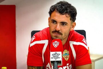 El jugador del Almería Álex Sola estrella su coche de madrugada, huye del lugar del accidente y da positivo en alcoholemia