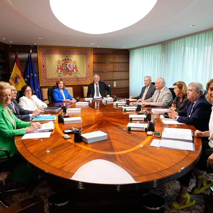 La Fundación Hay Derecho advierte de que la credibilidad del Tribunal Constitucional se ve «seriamente afectada» por su actuación en bloques ideológicos