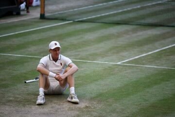 Jannik Sinner, número 1 del mundo, da por terminada la temporada por una lesión en una rodilla