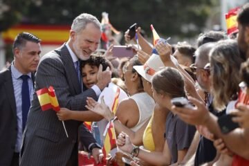 Melilla baña de cariño a los Reyes 19 años después y señala a Marruecos: «Escucha Mohamed: ¡que viva España, eh!»
