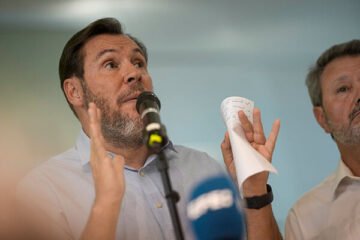 Óscar Puente debe seguir