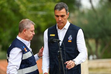 El ejemplo institucional de Page: «muy afectado», aparca sus diferencias con Sánchez y ejerce de anfitrión de Feijóo