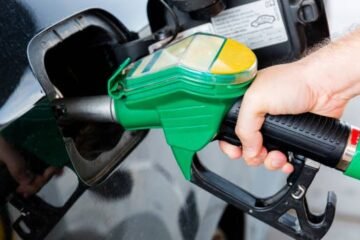 En Francia han encontrado una técnica perfecta para ahorrar en combustible: Así puedes pagar menos al repostar gasolina o diésel