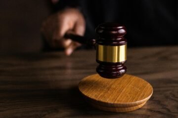 La justicia deniega la incapacidad permanente a un agente de viajes con fibromialgia: «No es una patología permanente»
