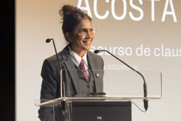 La lección de Toni Acosta a los futuros realizadores y guionistas: «Los sueños se madrugan y se trabajan»