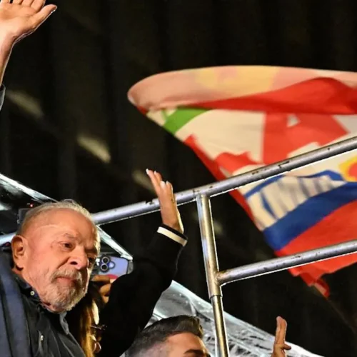 Victoria histórica de Lula en Brasil derrotando al bolsonarismo: «Nuestro ejército es mayor que el de China»