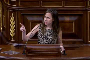 Belarra carga contra PP, Vox y Junts y les pide «empatía»: «Imaginen que es su familia la que vive tiene que vivir en la puta calle»