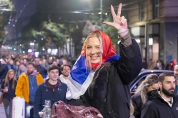 La protesta estudiantil serbia acaba en las urnas con los 12 años del nacionalista Vucic