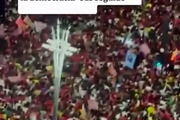 Miles de brasileños salen a las calles para celebrar la victoria de Lula da Silva tras una remontada inédita en las elecciones presidenciales.