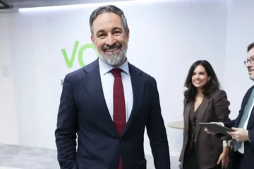 Los 70 diputados de Vox, el umbral que anhela el PSOE y que podría hacer «imposible» la legislatura para el PP