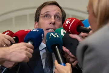 Almeida llama a votar por el cambio y para «olvidar a los Koldos, los Ábalos y los Sánchez»